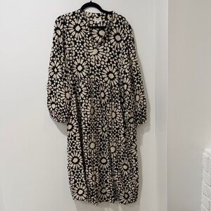 Chic Long Sleeve Black and Cream Floral Dress